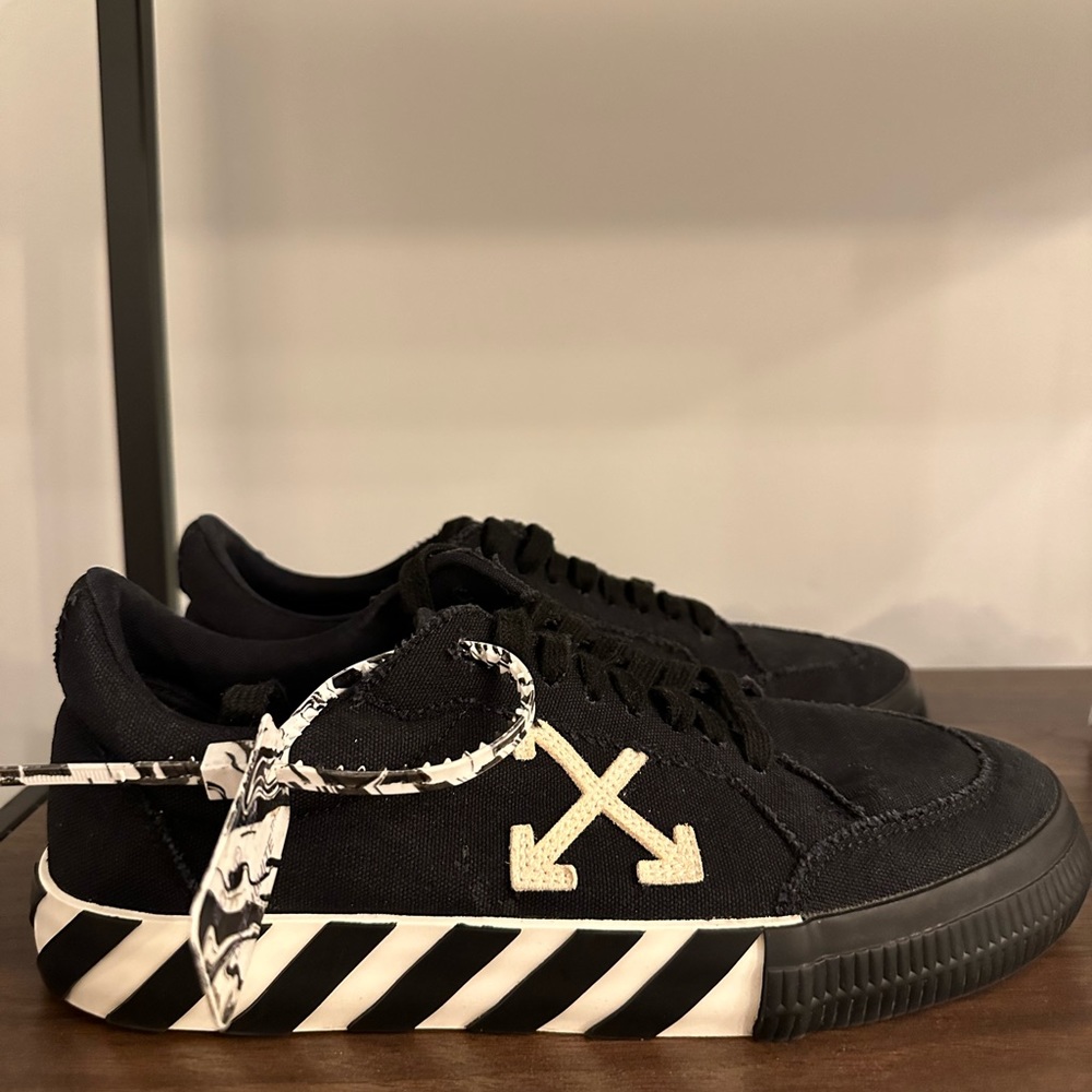 Off-White men sneakers
